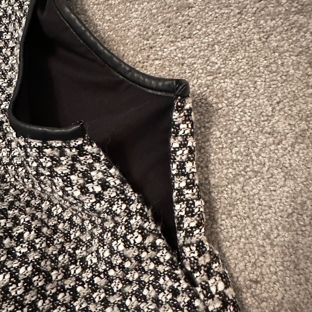 Stunning black tweed dress with leather detailing has pockets, brand new - Picture 5 of 6